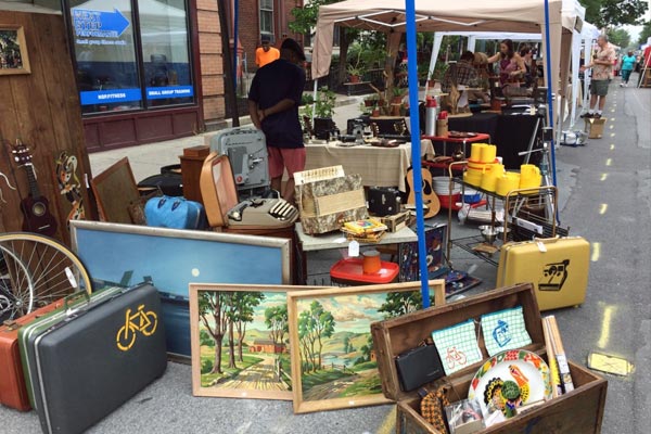 booth selling vintage goods 