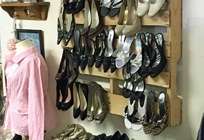 pallet shoe display