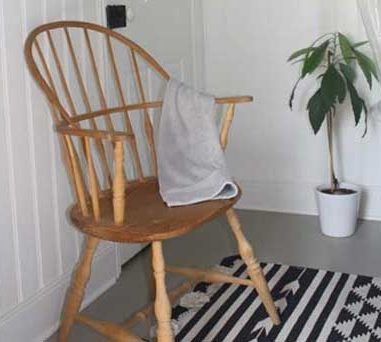 bathroom with windsor chair and geometric rug